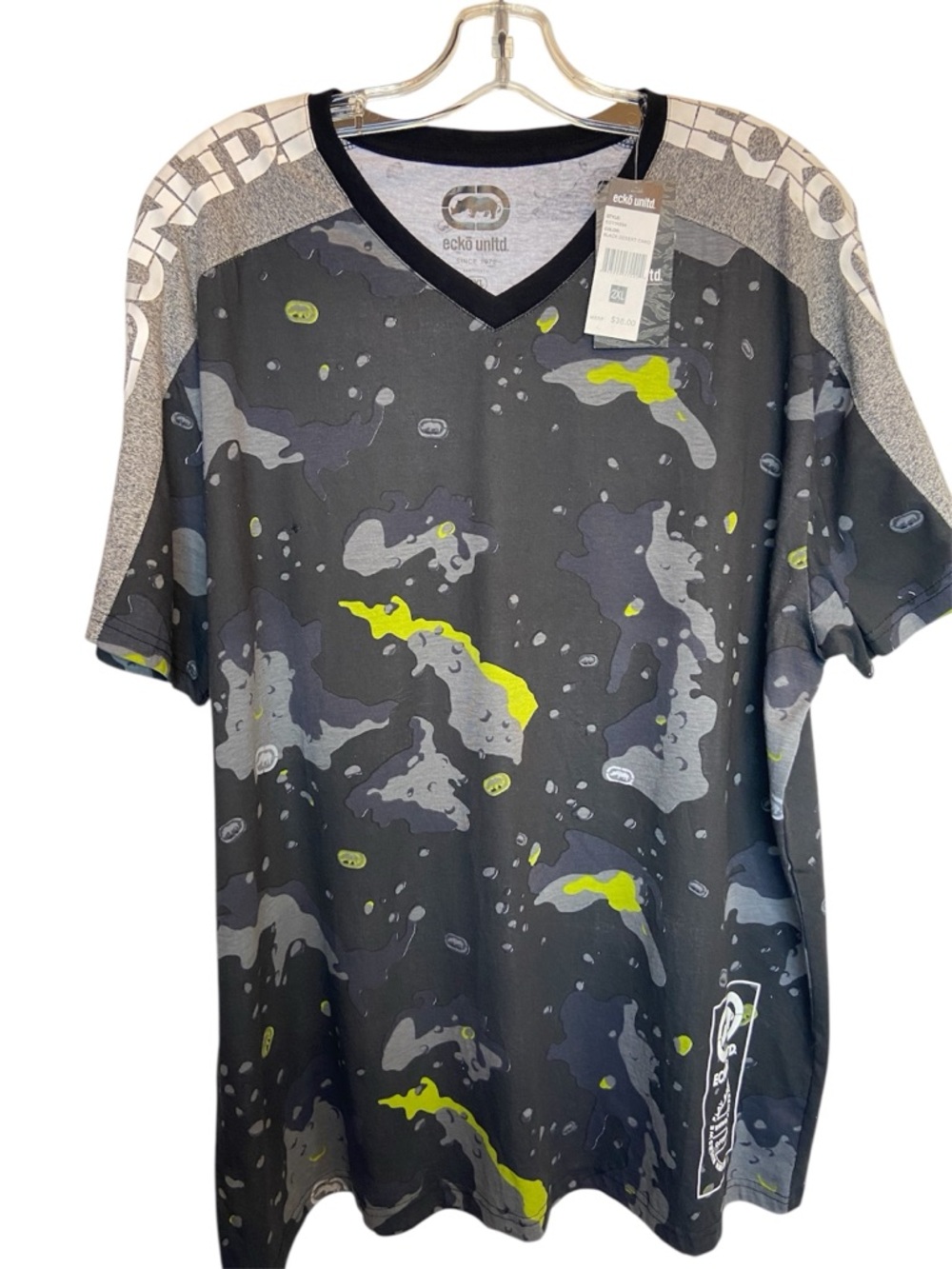 Ecko unltd men’s vneck short-sleeve tee with a  camouflage print. 2XL NWT